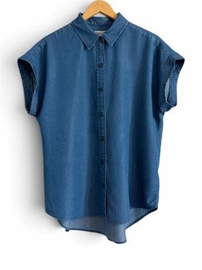 Tilley Chambray Blue Button-Front Short Sleeveless Top Large
